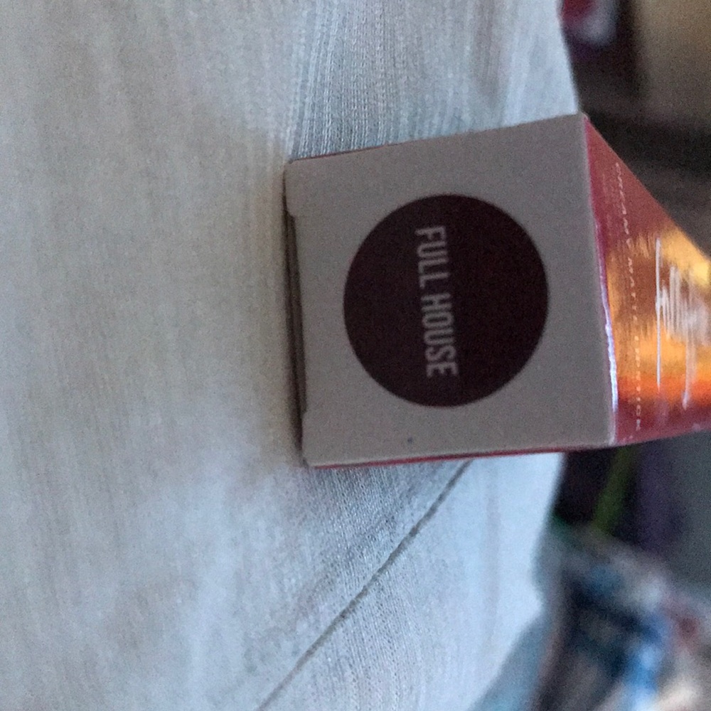 Lipstick - Picture 5 of 6